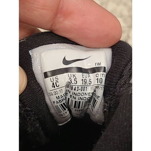 Nike Team Hustle Basketball Sneakers Boys US 4C Black Logo Athleisure Running - Picture 6 of 6